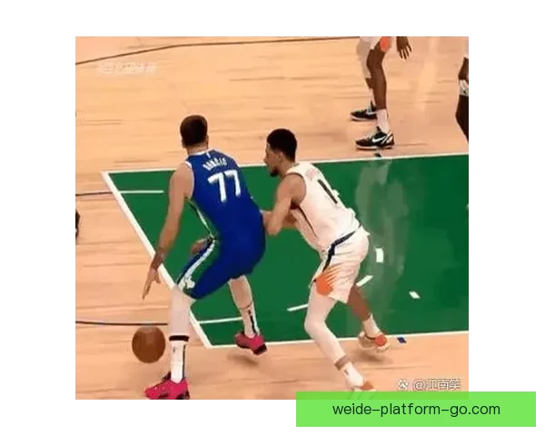 林书豪解析东契奇进攻技巧偏好左侧单打后撤步展现联盟顶级柔和手感